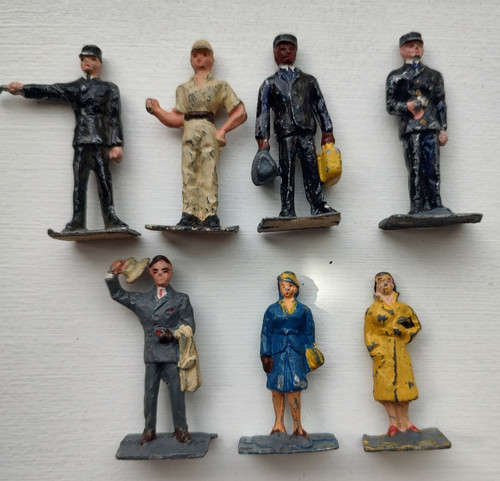 Lot of 7 Union of South Africa Train/Railroad Figures (Used)