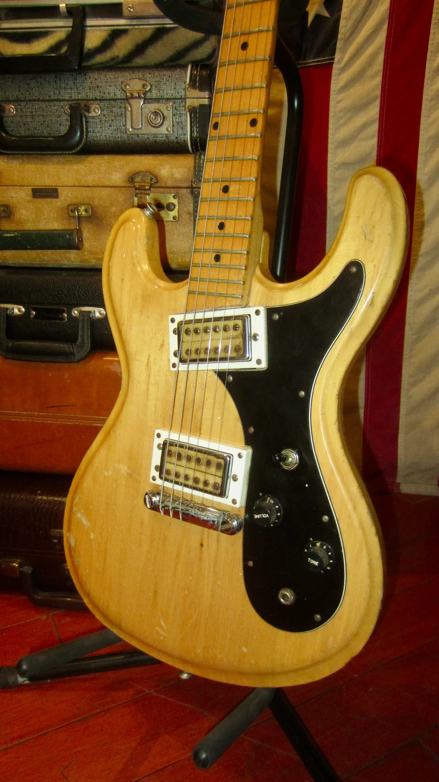 Vintage 1975 Univox Hi Flier Phase 4 Natural