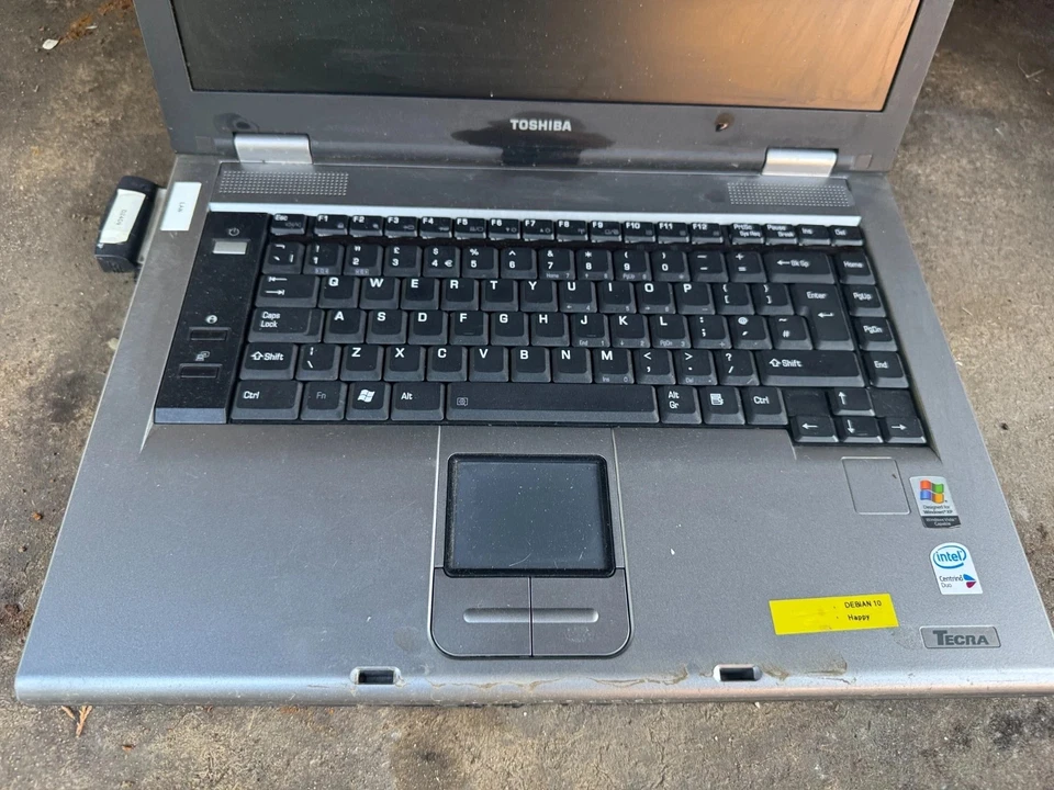 Spares or Repairs Toshiba Laptop - Image 2 of 4