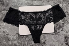 VICTORIA'S SECRET DREAM ANGELS M BLACK FLORAL LACE RARE WIDE SIDE THONG PANTIES