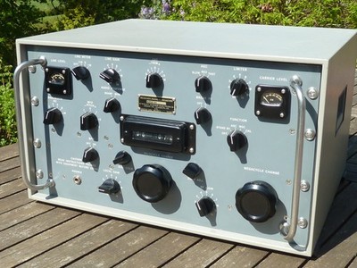 Empfänger Collins R390A/URR im Gehäuse - mit Video