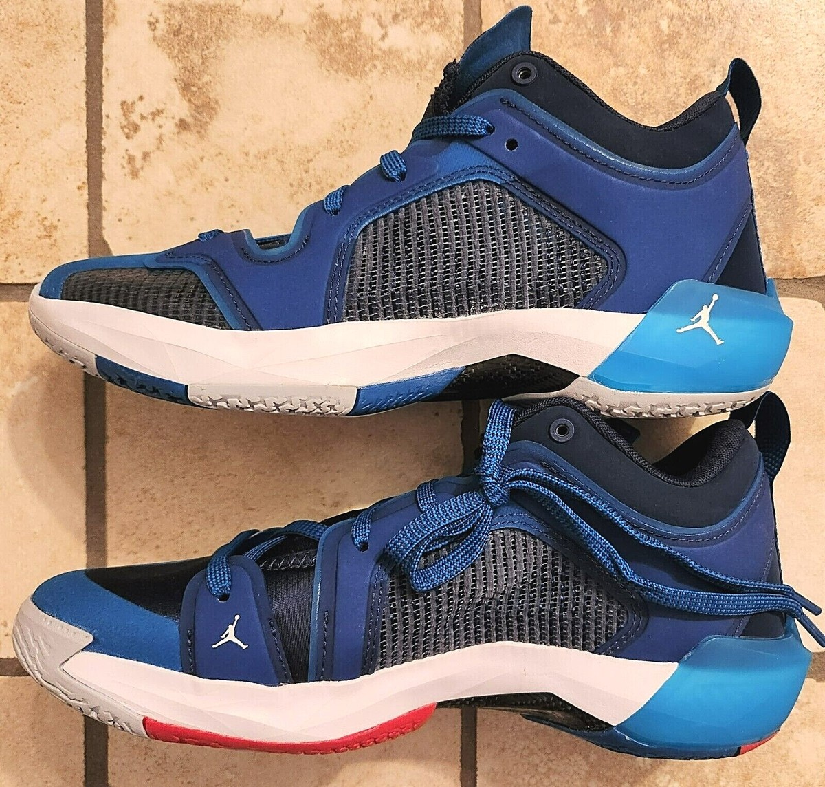 シューズ(男性用) Jordan37 low s-l1200.jpg