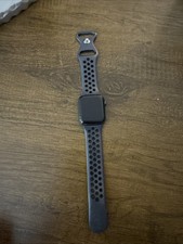 Apple Watch SE 40mm Space Gray Case With Black Sport Band GPS - Very Good
