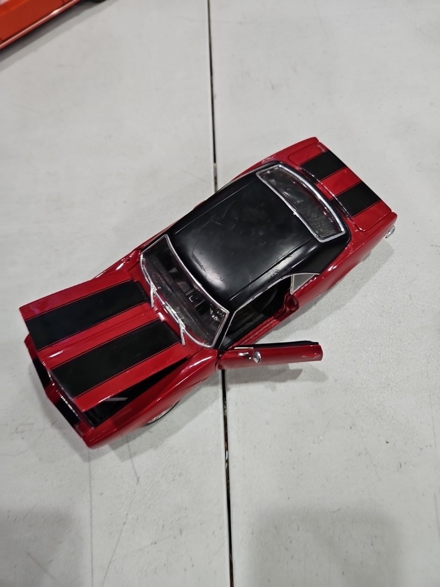Maisto 1967 Chevrolet Camaro Z/28 Die-Cast Metal Car 1:18 Rough