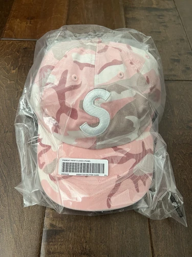 Chapeau casquette Supreme SS25 pigmenté logo S 6 panneaux rose camouflage taille unique EN MAIN