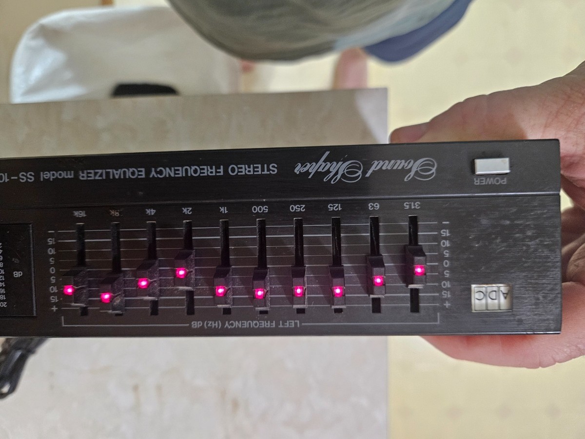 ADC Equalizer SS-100SL Stereo Sound Shaper Frequency 0 Graphic 