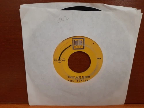 45 / The Beatles / 1964 / Twist And Shout / There's A Place / Tollie 9001
