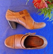 G.H. Bass  Co. Women's Bootie Size 10