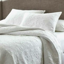 Stone & Beam Vintage-Inspired Floral Embroidery Coverlet Set King 102" x 90" WHI