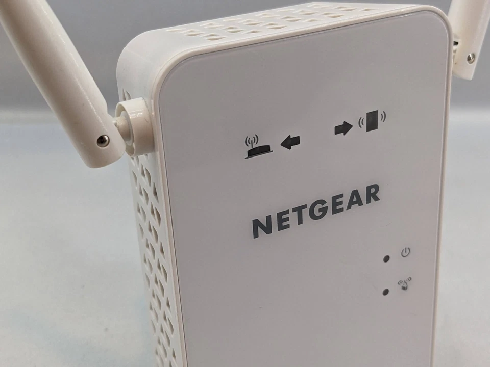 Netgear EX6100 White AC750 Dual Band Wireless Wi Fi Mesh Range Extender AP - Image 4 of 4