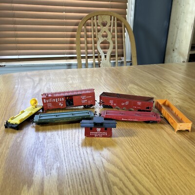 Vintage HO Scale Model Train Car Lot Pennsylvania Burlington