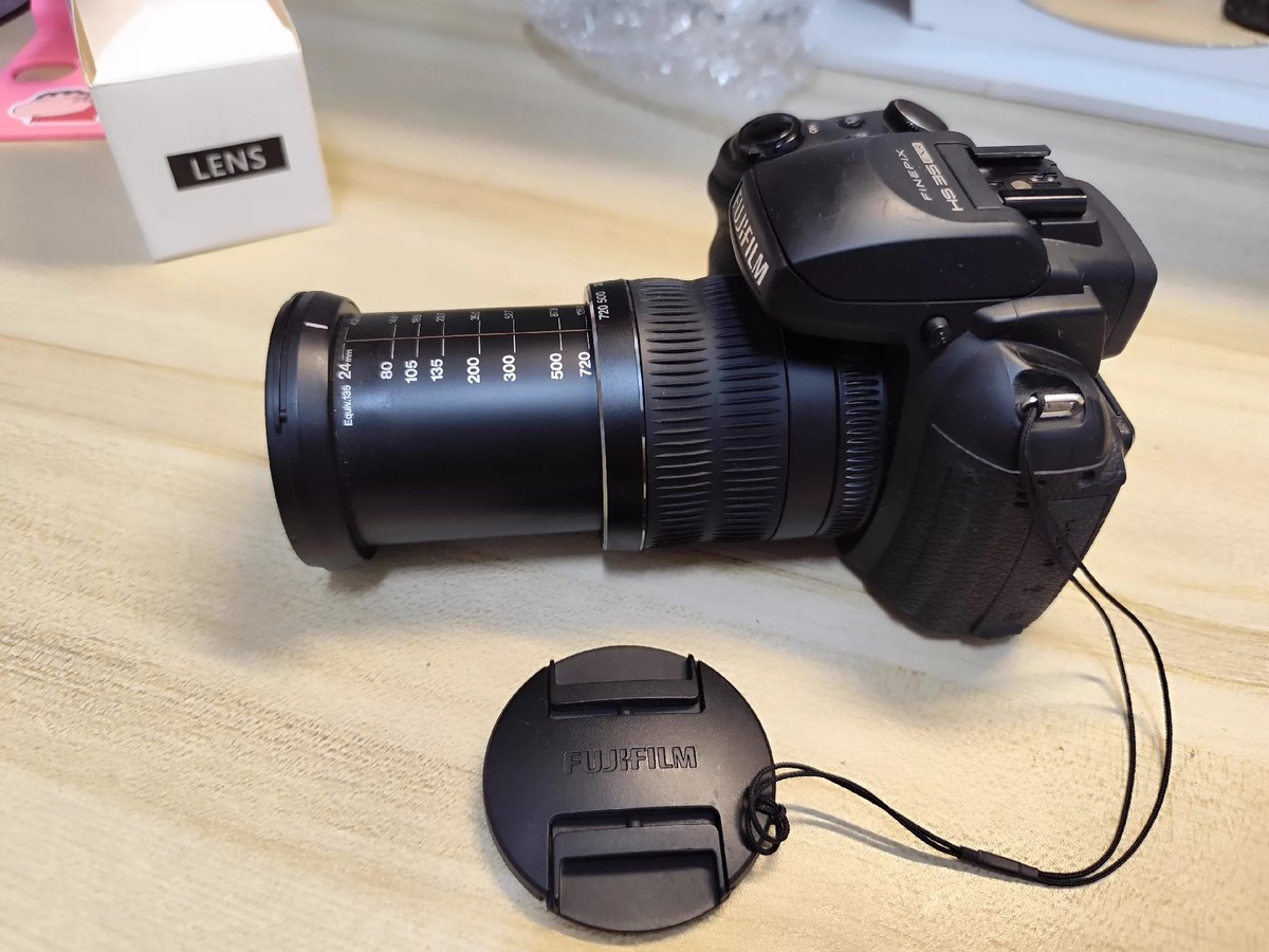 FujiFilm FinePix HS35 EXR Digital Camera | 16MP | 30x Zoom