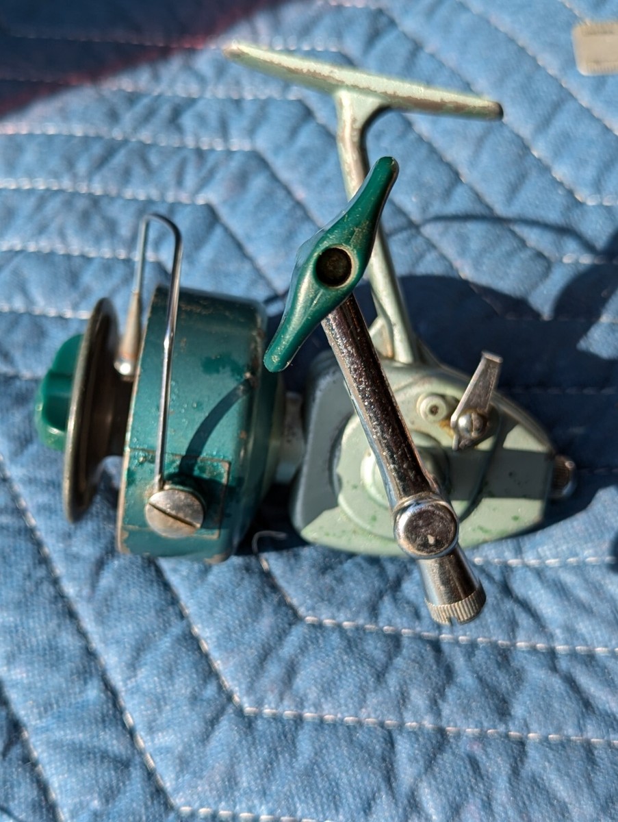 Vintage Heddon 220-R Spinning Reel in Great Working Vintage Heddon 220-R Spinning Reel in Great Working