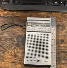 Vintage General Electric 7-2934 AM/FM/TV/WB Portable Radio