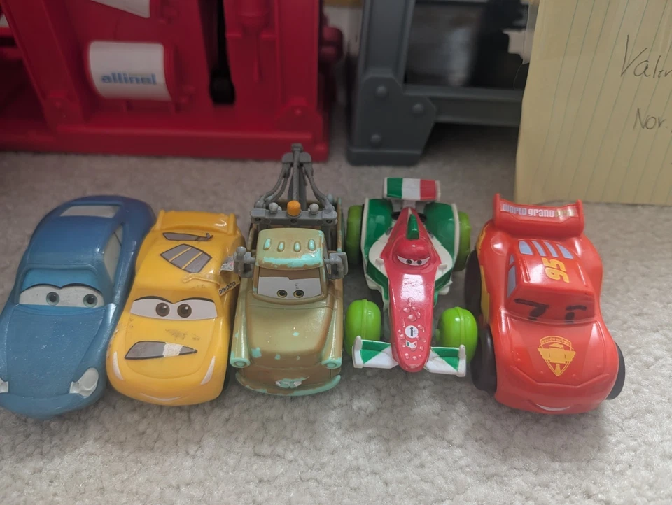 Fisher Price Little People Fold & Go Wheelies Rev N Sounds Disney Cars Rampa Foto 2 de 2