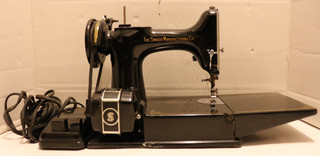 Singer featherweight 221 1948 Sewing Machine SN: AH422345 Read Description