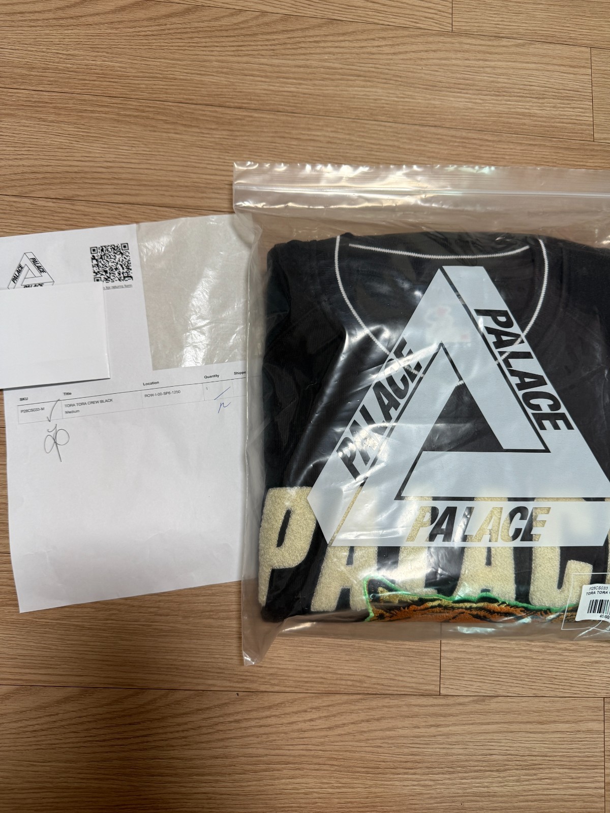 NWT Palace Tora Tora Crewneck Black Men’s Size M thumbnail 2