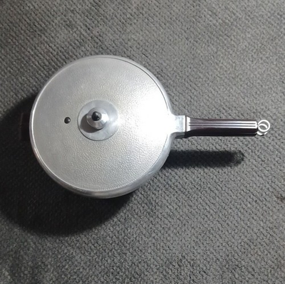 #ad Vintage Savemaster Aluminum 10 in. Pressure Cooker Locking Lid Brown Handles $74.99