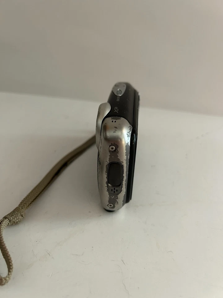 Fujifilm FinePix X Series XP10 Waterproof Digital Camera - Black Not Working - Image 2 of 4