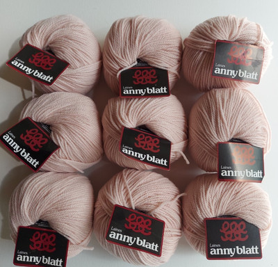 Vintage Anny Blatt; 85% Laine Wool,15% Cachemire, 9 skeins, 50 grams, 145 yd