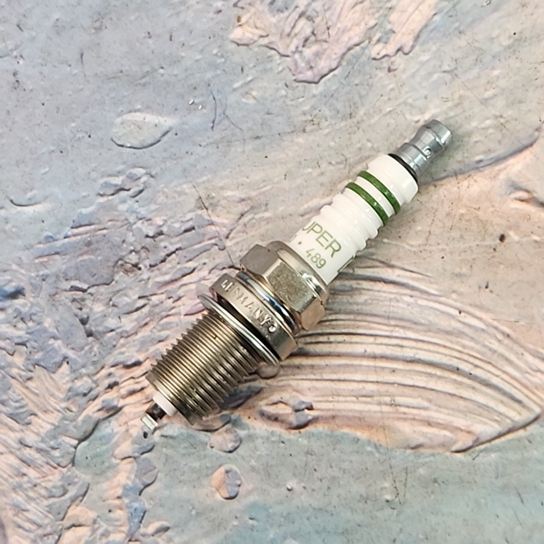 8x Bosch 7446 F8DC4 0241229713 Copper Spark Plugs For Many 1990-99 Mercedes-Benz