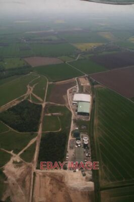 FOTOINDUSTRIE AUF DER WESTSEITE DES DRIFFIELD STILLGELEGTEN FLUGPLATZES: LUFTBILD 2018
