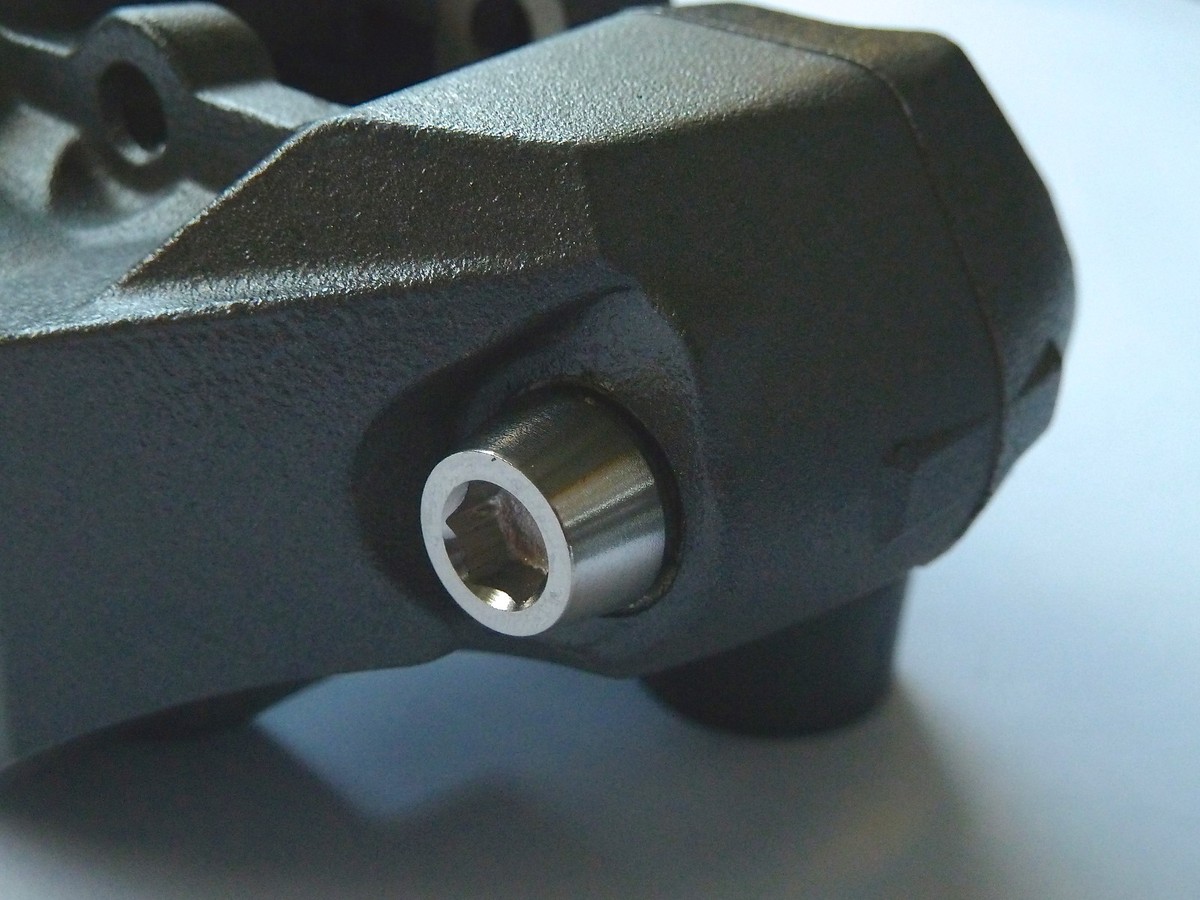 SUZUKI GSXR 600 750 FRONT BRAKE CALIPER BOLTS TOKICO 59145-18G00