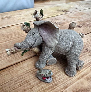 Tuskers Walter Elephant Resin Ornament/Figurine 90816 "Love Is My Hero"