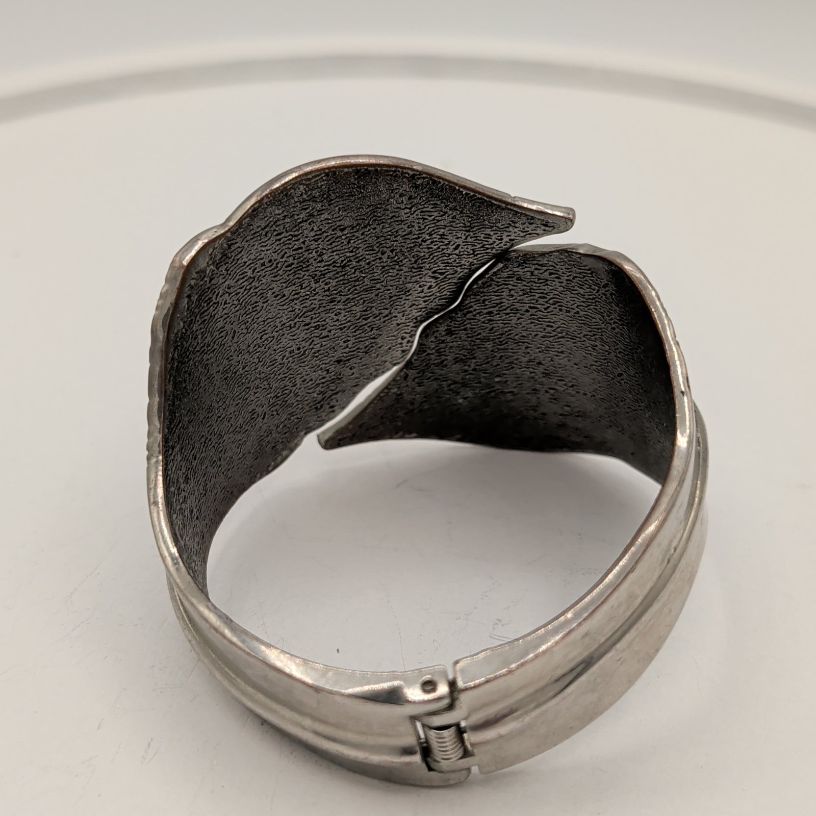 ​Brutalist Silver Leaf Bypass Bangle Hinged Brace… - image 9
