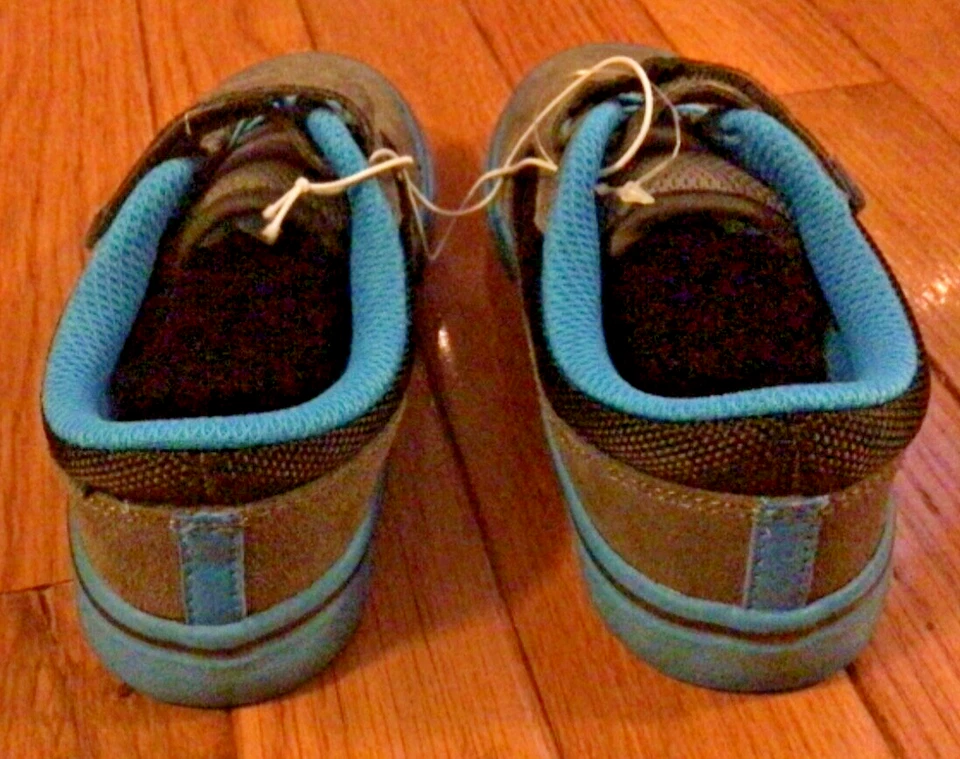 Zapatillas sin cordones Cherokee para niños talla 12 azul gris gamuza suela sin marcas Foto 4 de 4