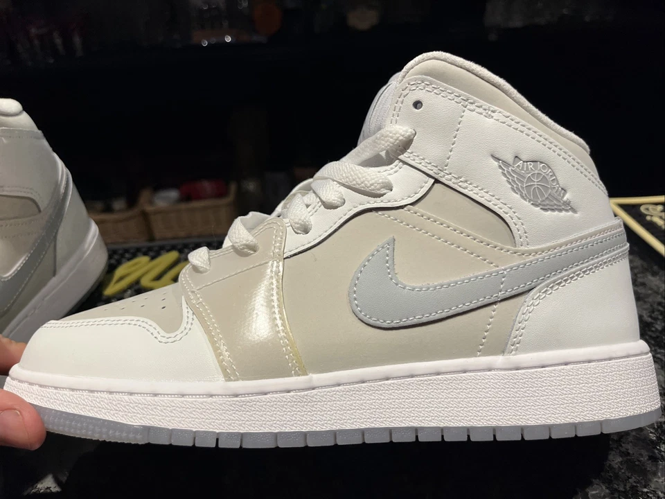 Air Jordan 1 Mid SE BG Summit Blanco/Plata Metálico HQ3600 Talla 6.5 Foto 2 de 4