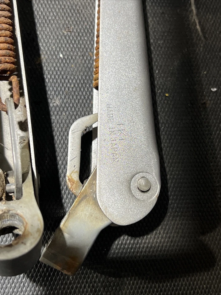 Brazos limpiaparabrisas con tuercas Datsun 620 OEM camioneta pickup 1972,5-79 Foto 2 de 4