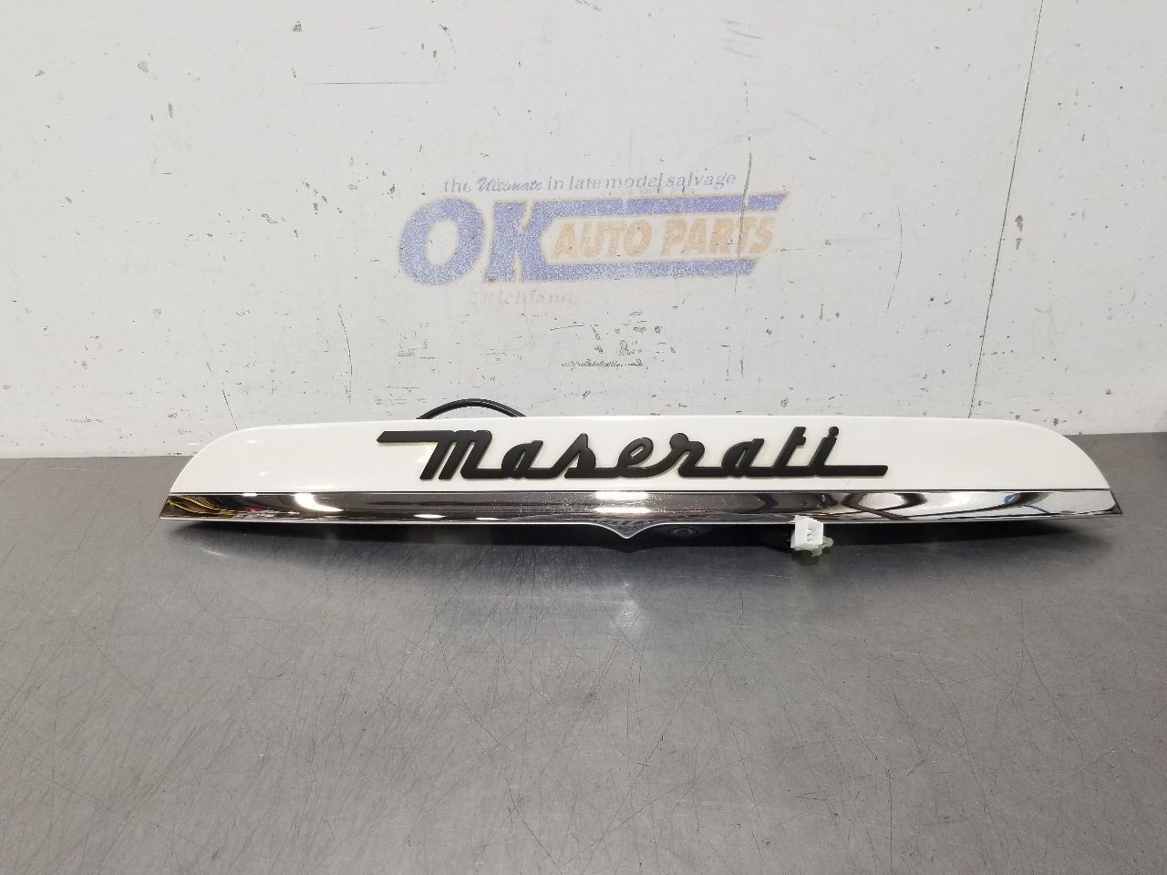 14 2014 MASERATI GHIBLI SQ4 TAIL FINISH PANEL WHITE WITH CAMERA 