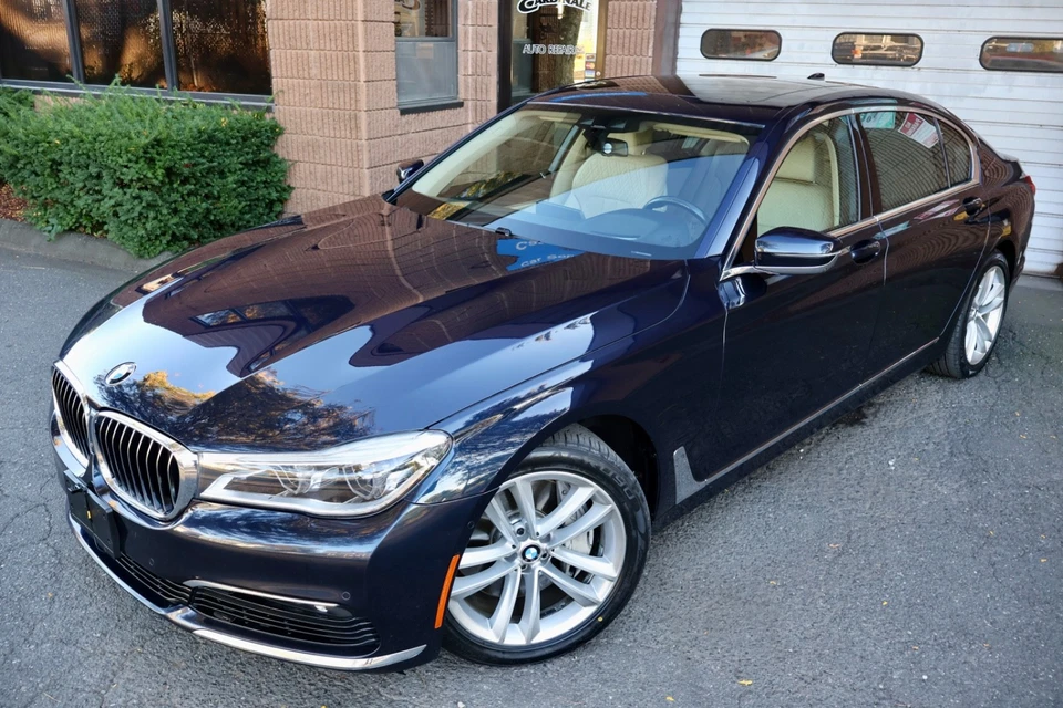 BMW Serie 7 750i xDrive 2018 sedán 4P Foto 2 de 4