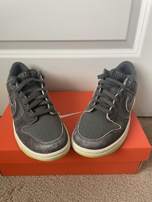 Size 7 Grade School - Nike Dunk SE Low Halloween - Cauldron
