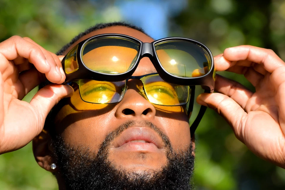 2 pares de gafas Outfitter marco negro humo y amarillo antiniebla ajuste de seguridad sobre Foto 4 de 4