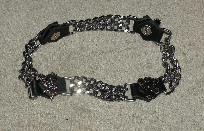 Harley Davidson Tono Plata y Cuero Cadena Bandera Garra de Águila y Motor V-Twin Foto 4 de 4