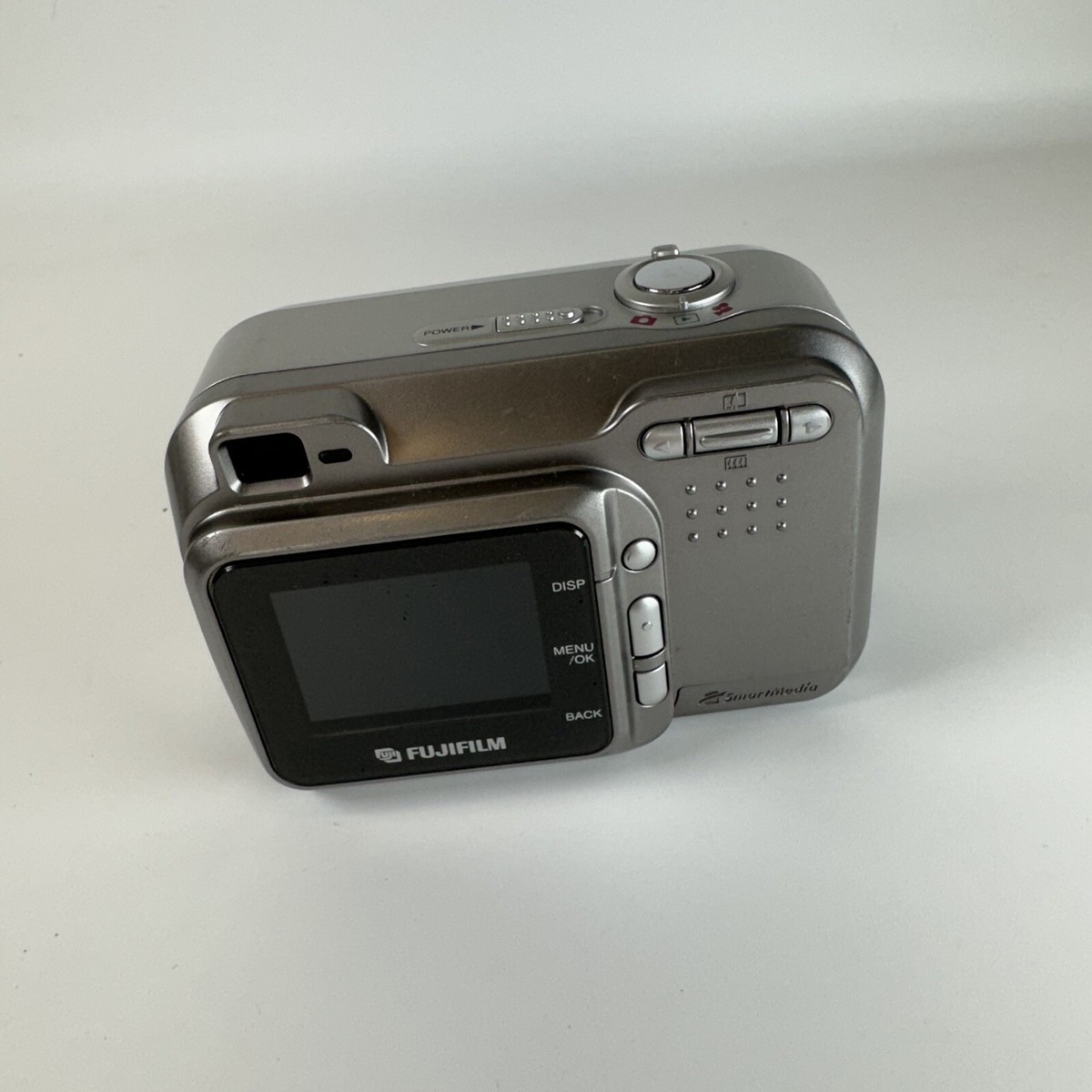 fujinco  Fujifilm FinePix 2600 Zoom Digital Camera 3X Zoom 2MP Silver FOR