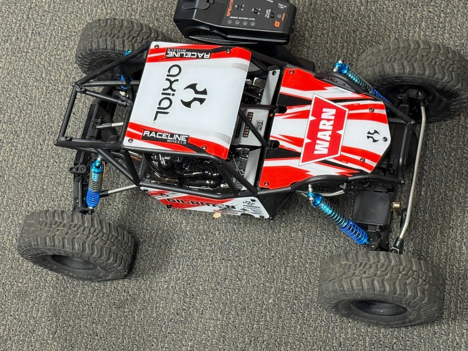 Axial AXP8 Gilamon 2.2 1/8 Electric RTR 4x4 2.2 Trail Buggy (Red) AXI-1207T2 - Image 3 of 4