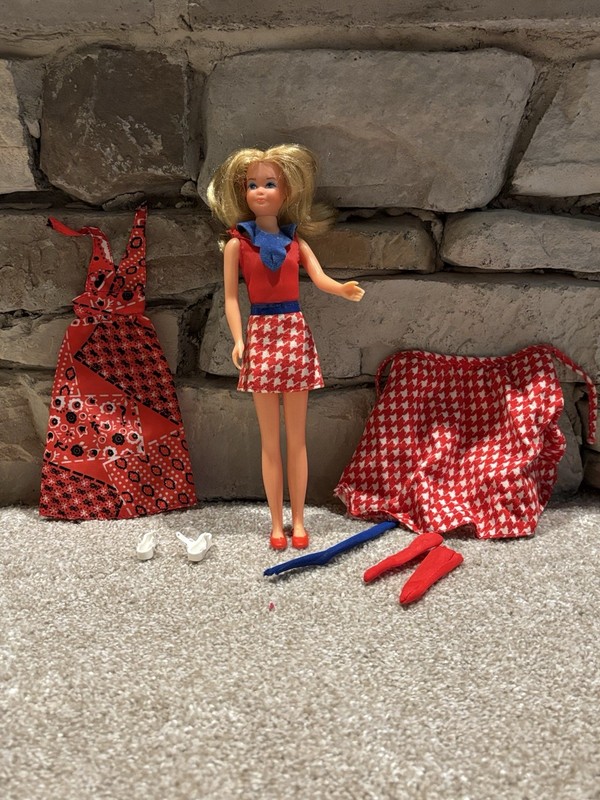Barbie 1979 Growing up Skipper functional 2 skirts 2 pair shoes socks xtra dress