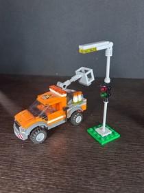 LEGO City: Light Repair Truck (60054); Retired; 100% Complete No Box