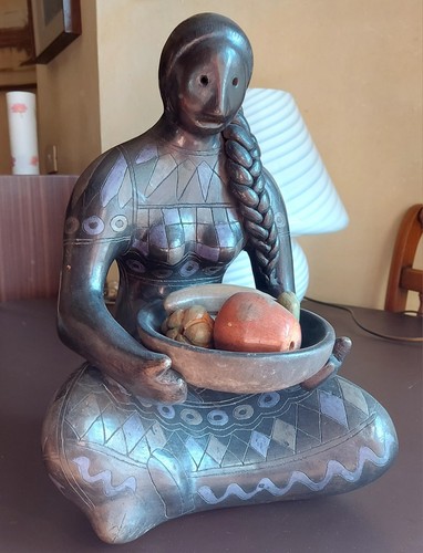 Manuel Felguerez, Scultura Messicana di Donna Seduta in terracotta policroma. - Foto 3 di 6