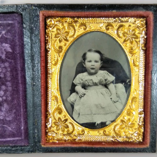 Tintype Of Baby Girl In Polkadot Dress In Full Black Case 1/9th Plate Late 1800s - Picture 3 of 7