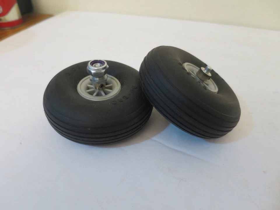 Vintage Pair Du-Bro 3.75 Treaded Rubber Wheel 5/32 Dura Collars & Shaft w Nut - Image 4 of 4