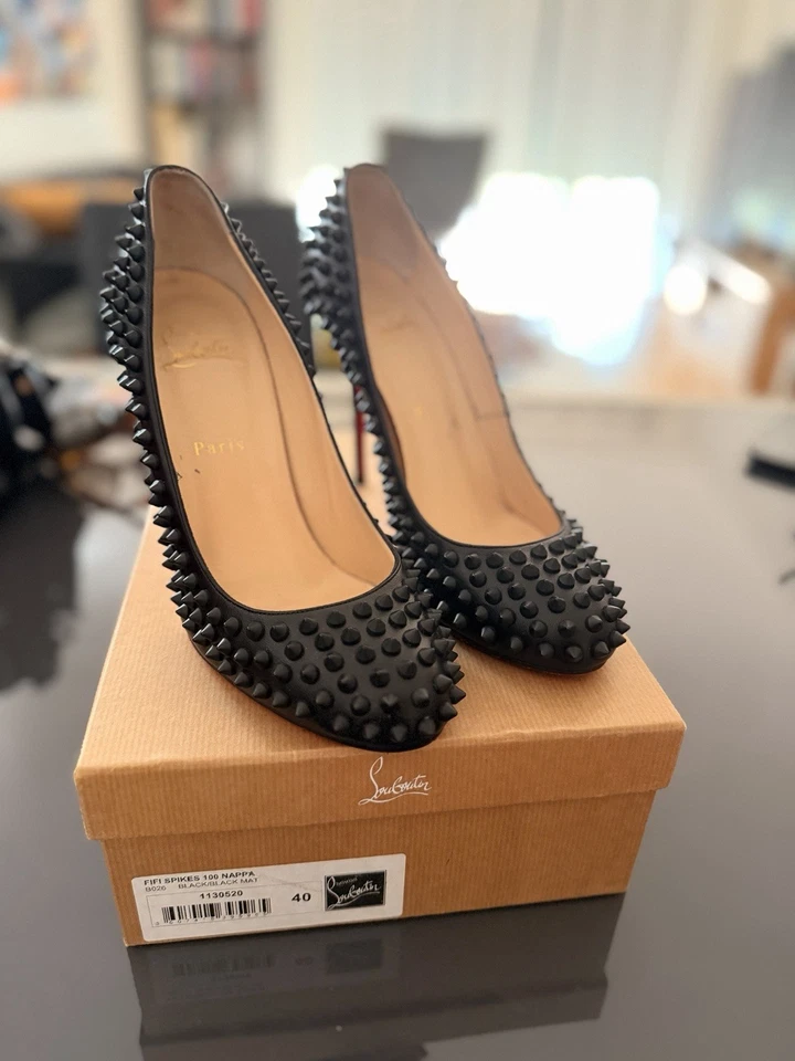 Escarpins Louboutin modèle « Fifi Spikes » noires T40 EU - Photo 2/4