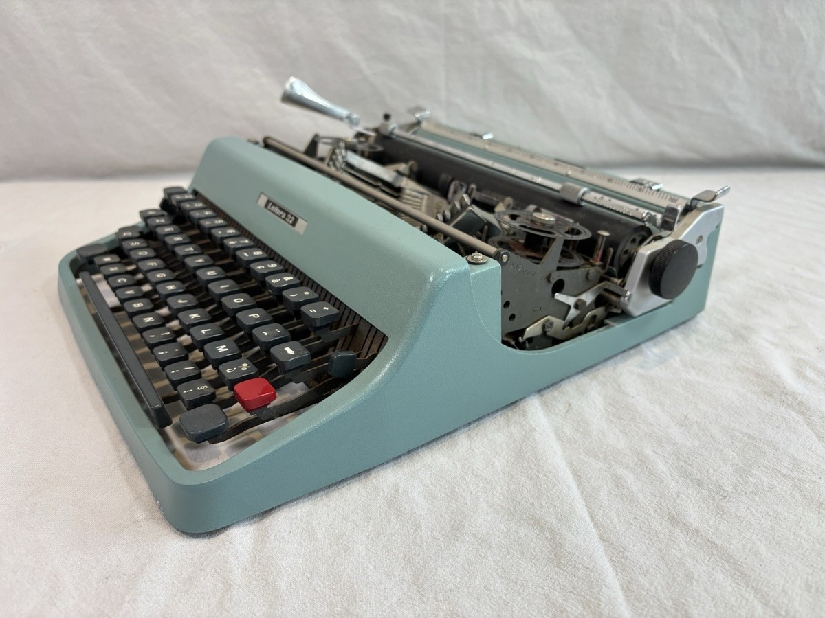 OLIVETTI Lettera 32 Typewriter 1970s | eBay