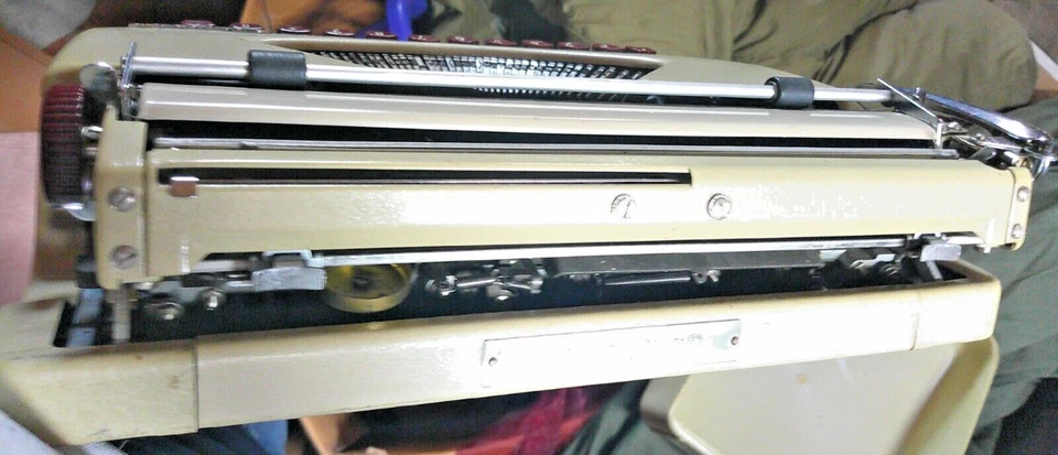 Olympia Reiseschreibmaschine Splendid 33 !!!Dachbodenfund!!! - Bild 2 von 3