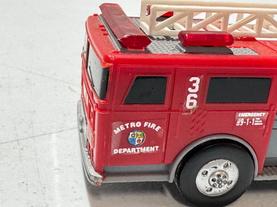 1993 FUNRISE METRO FIRE DEPT FIRE ENGINE TOY FIRRE TRUCK - Image 2 of 4