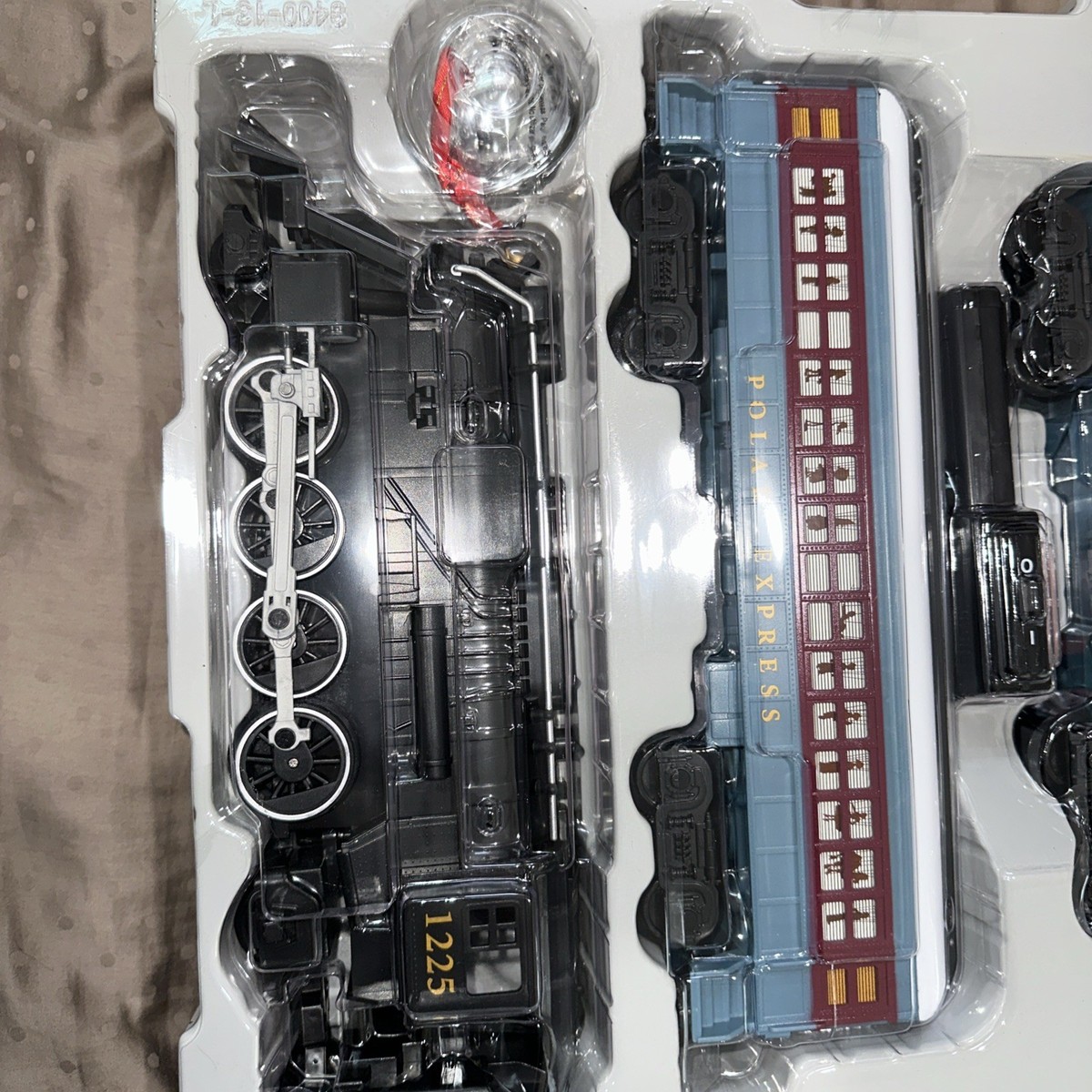 Lionel The Polar Express 38 piece 7-11803 Train Set Boxed - Open