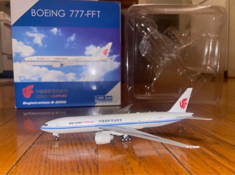 Phoenix Air China Cargo B-2098 Boeing 777-FFT 777F 1:400 diecast airplane model